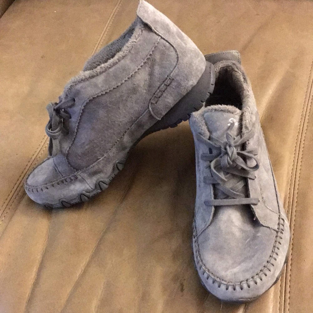 NW Skechers Ankle height,Size7.5 Faux fur lined,shoe laces,